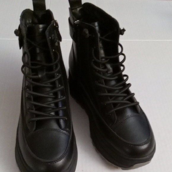 NWOT Lonza Women's 8.5 Black Leather Lace-Up Boots. Goth Biker, Combat - Picture 1 of 11